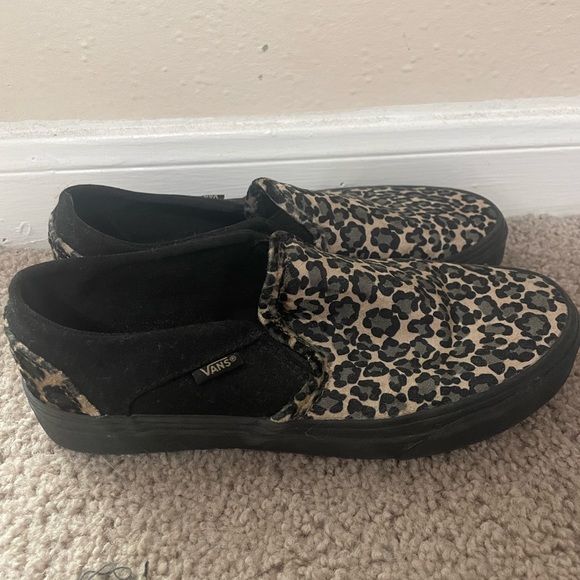 Leopard Vans - Picture 2 of 3